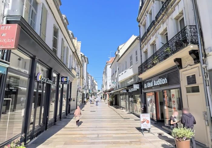 Local commercial · 82 m² · Cession de bail — photo 1