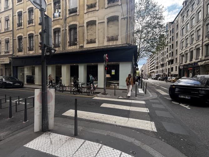 Local commercial · 180 m² · Cession de bail — photo 1