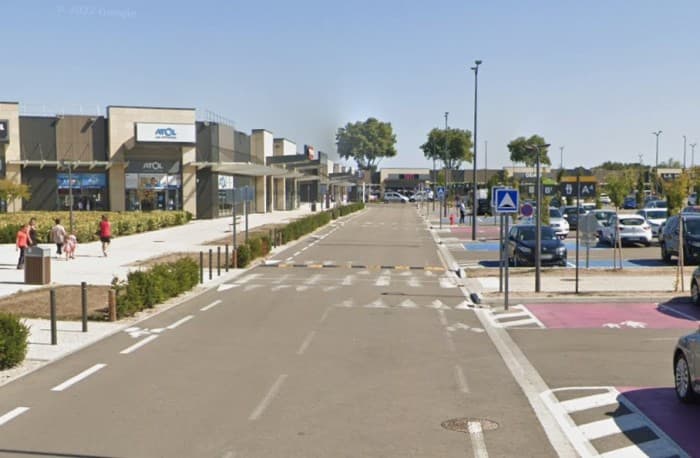 Local commercial · 200 m² · Location — photo 1