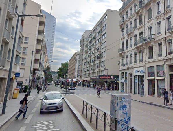 Local commercial · 140 m² · Cession de bail — photo 1