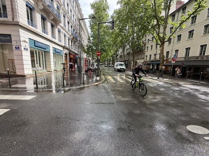 Local commercial · 111 m² · Cession de bail — photo 1