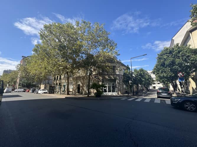 Local commercial · 1058 m² · Location — photo 1
