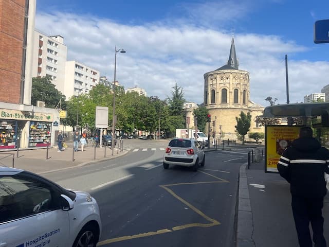 Local commercial · 141 m² · Location — photo 1