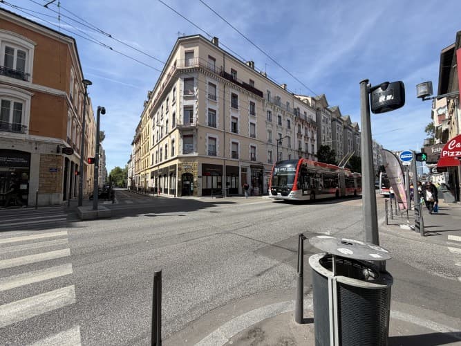 Local commercial · 65 m² · Cession de bail — photo 1
