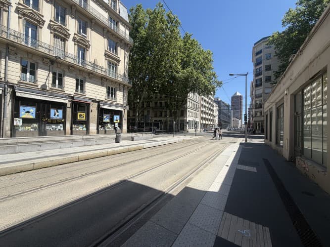 Local commercial · 130 m² · Location — photo 1