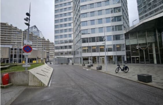 Local commercial · 242 m² · Location — photo 1