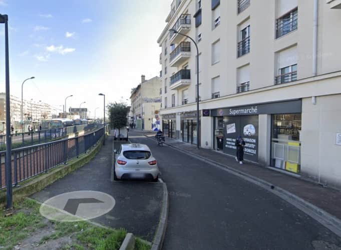 Local commercial · 64 m² · Location — photo 1