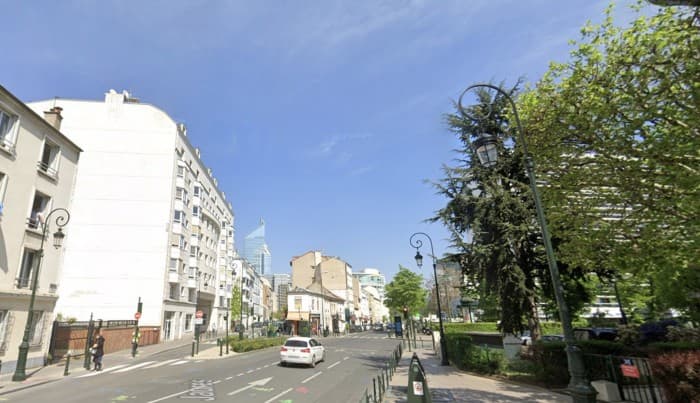 Local commercial · 135 m² · Location — photo 1
