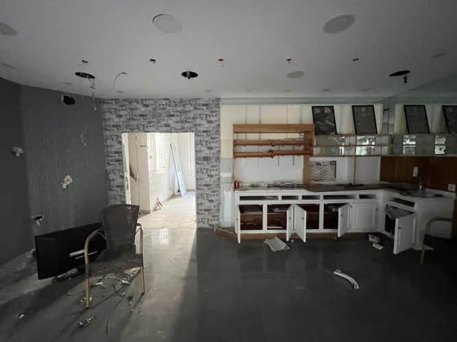 Local commercial · 121 m² · Location — photo 1