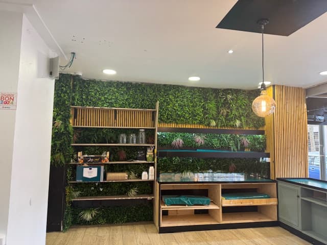 Local commercial · 76 m² · Location — photo 1
