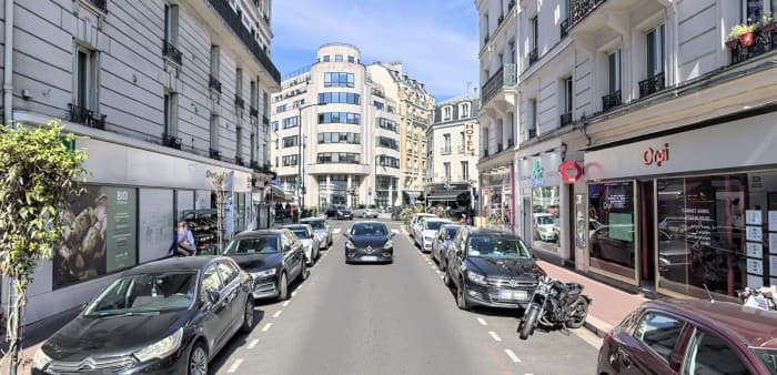 Local commercial · 82 m² · Location — photo 1