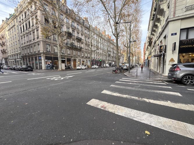 Local commercial · 33 m² · Location — photo 1