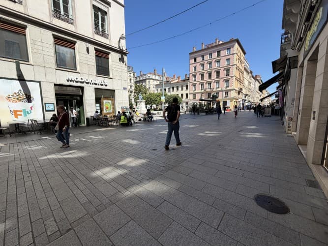 Local commercial · 100 m² · Cession de bail — photo 1