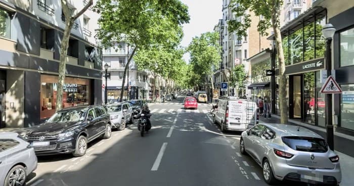 Local commercial · 251 m² · Location — photo 1