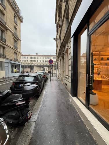 Local commercial · 52 m² · Location — photo 1