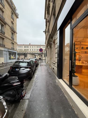 Local commercial · 52 m² · Location — photo 1