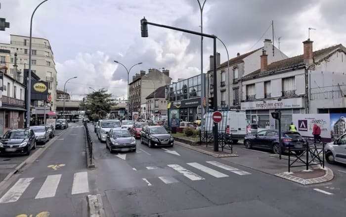 Local commercial · 44 m² · Location — photo 1