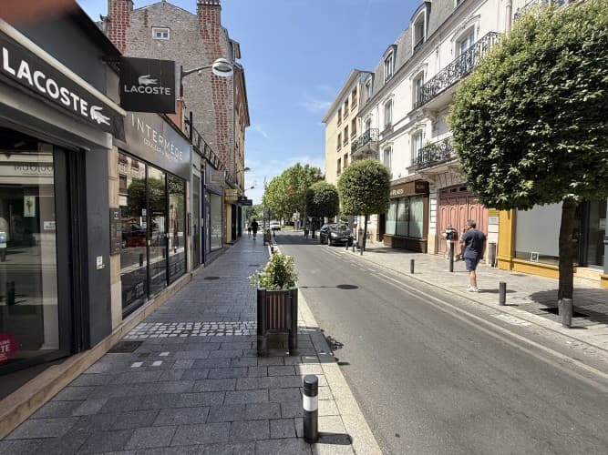 Local commercial · 180 m² · Cession de bail — photo 1