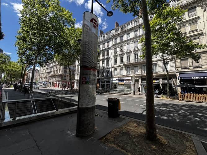 Local commercial · 160 m² · Location — photo 1