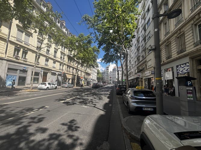 Local commercial · 160 m² · Location — photo 1