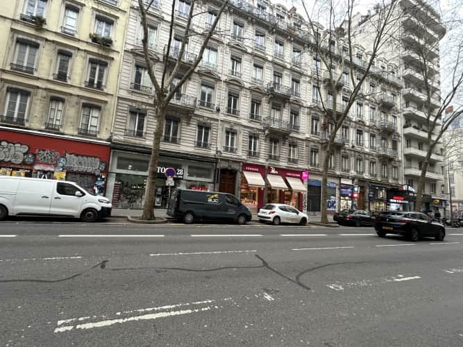 Local commercial · 130 m² · Location — photo 1