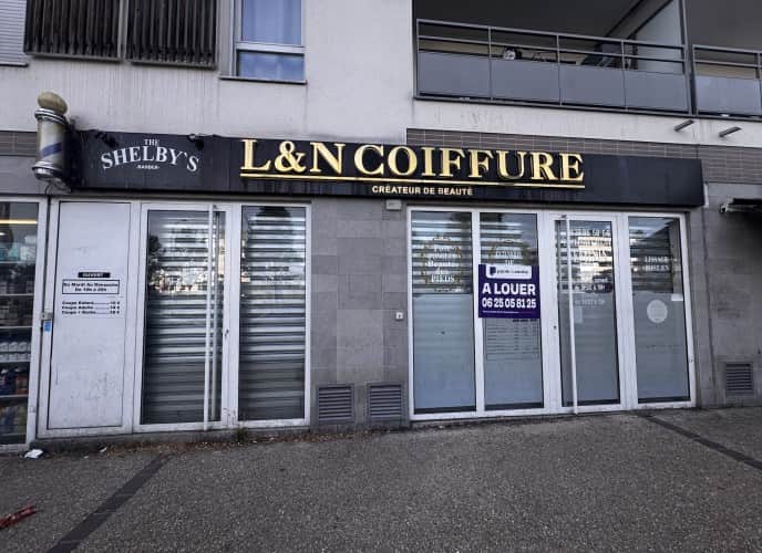 Local commercial · 152 m² · Location — photo 1