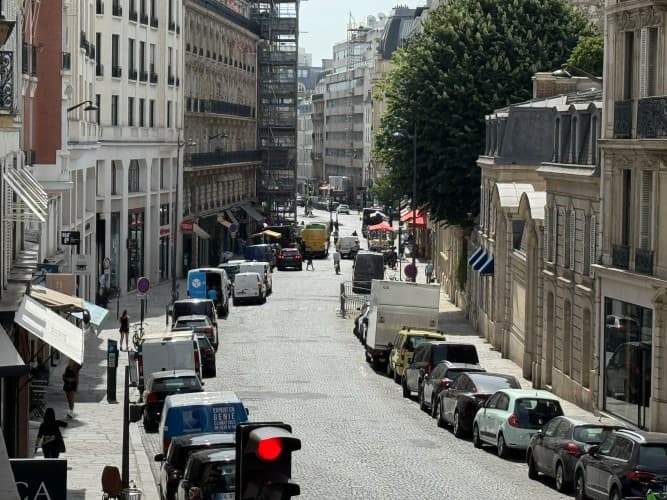 Local commercial · 141 m² · Location — photo 1