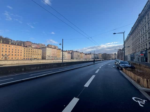 Local commercial · 133 m² · Location — photo 1