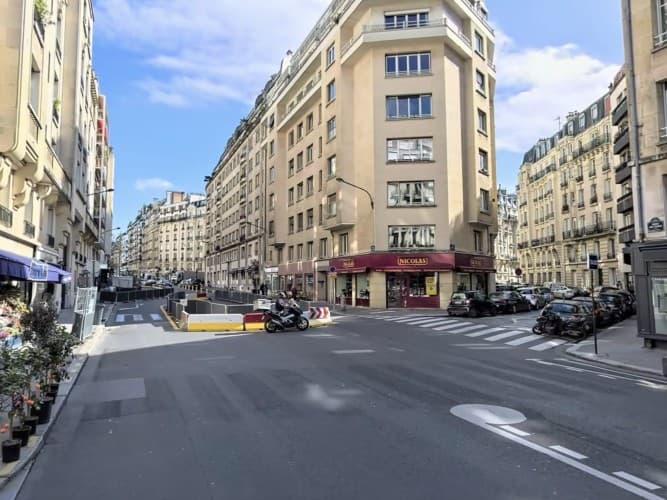 Murs commerciaux · 1043 m² · Achat des murs — photo 1