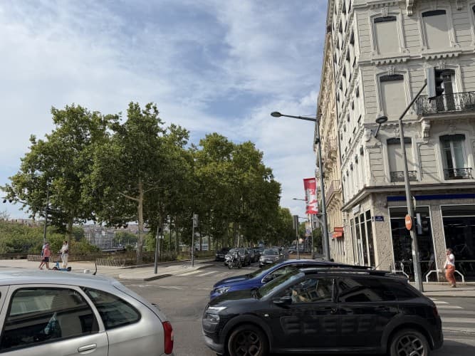 Local commercial · 180 m² · Cession de bail — photo 1