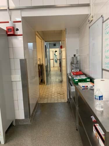 Local commercial · 670 m² · Location — photo 1