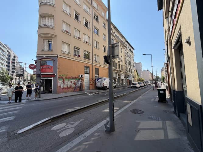 Local commercial · 144 m² · Cession de bail — photo 1