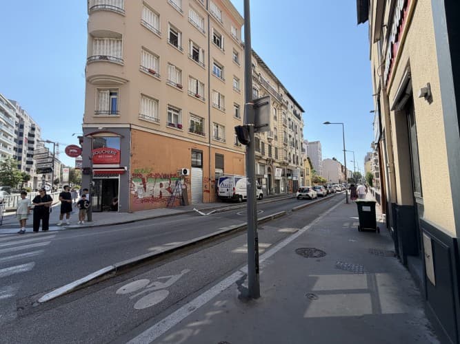 Local commercial · 144 m² · Cession de bail — photo 1