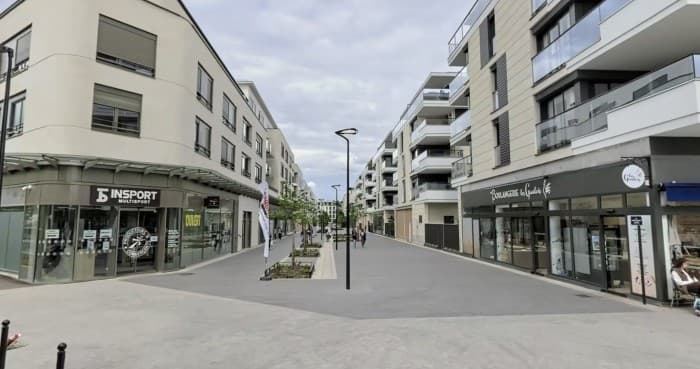 Local commercial · 375 m² · Location — photo 1