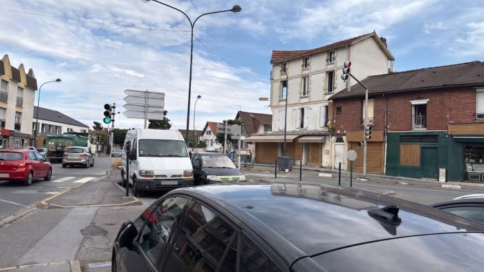 Local commercial · 107 m² · Location — photo 1