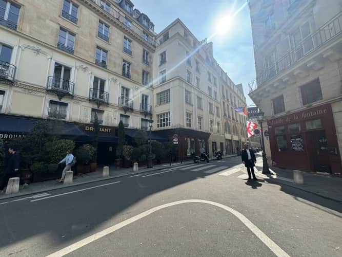 Local commercial · 140 m² · Cession de bail — photo 1