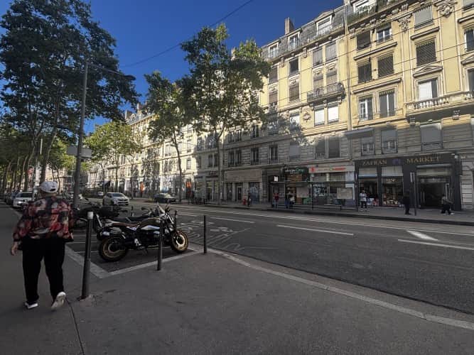 Local commercial · 103 m² · Cession de bail — photo 1