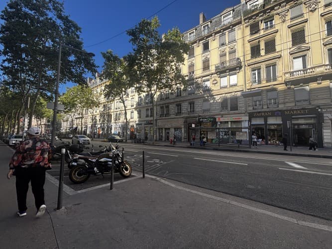 Local commercial · 103 m² · Cession de bail — photo 1
