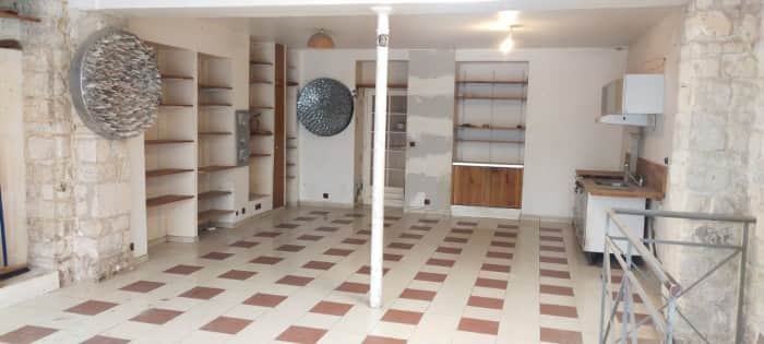 Local commercial · 74 m² · Location — photo 1