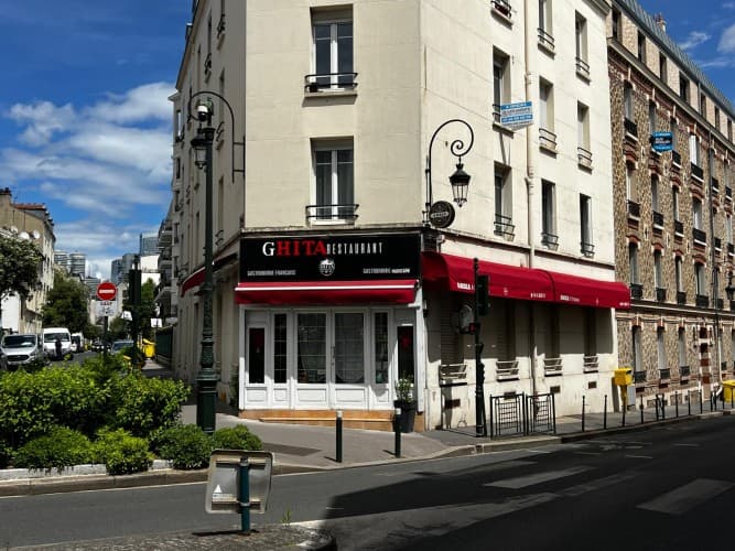 Local commercial · 111 m² · Location — photo 1