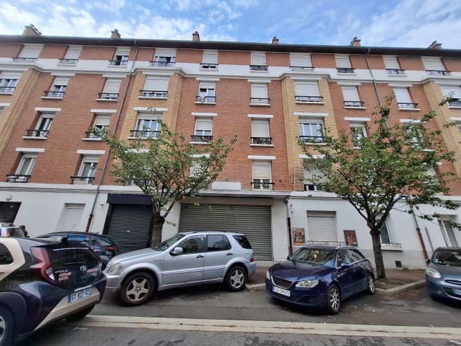 Local commercial · 68 m² · Location — photo 1