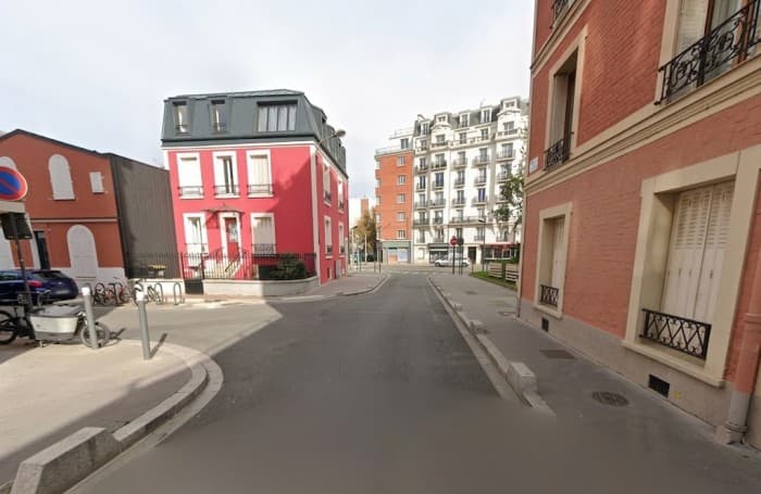 Local commercial · 297 m² · Location — photo 1