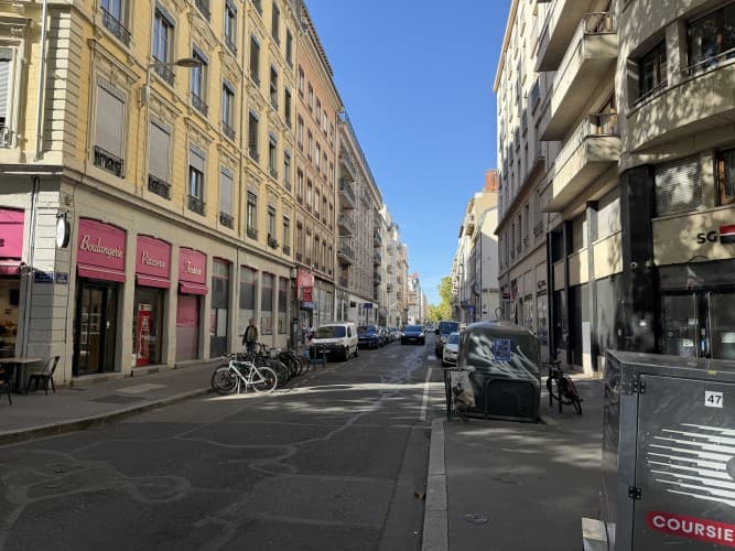 Local commercial · 98 m² · Location — photo 1