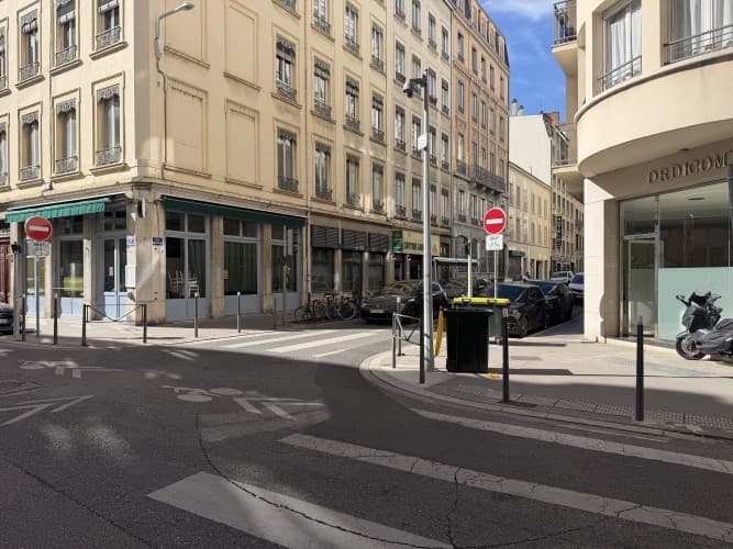 Local commercial · 45 m² · Location — photo 1