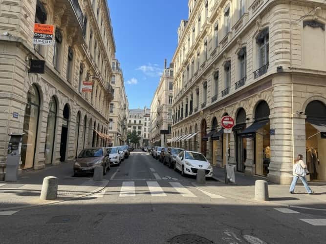 Local commercial · 73 m² · Cession de bail — photo 1