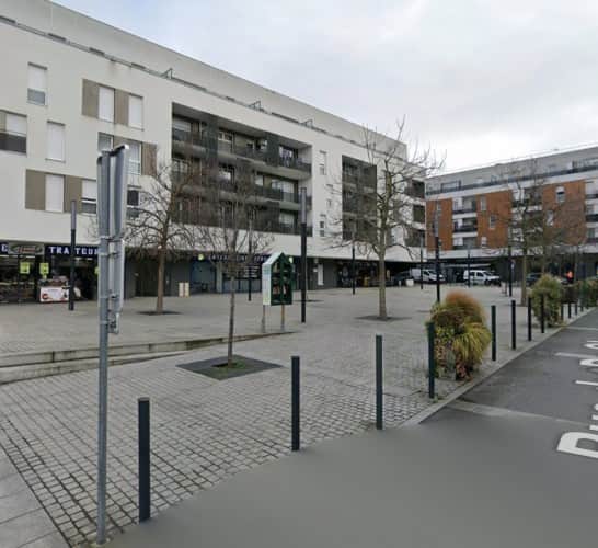 Local commercial · 141 m² · Location — photo 1