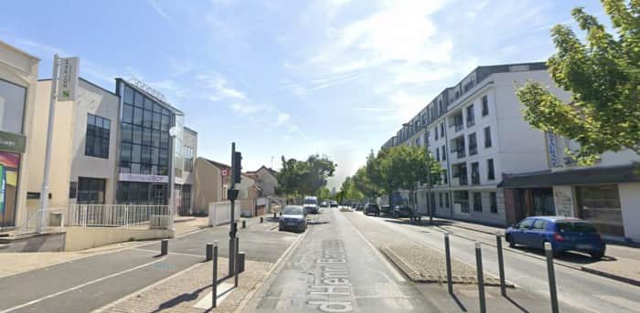 Local commercial · 692 m² · Location — photo 1