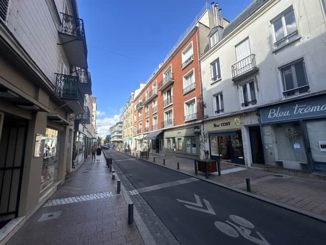 Local commercial · 55 m² · Location — photo 1