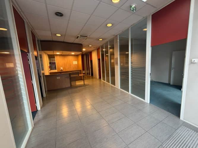 Local commercial · 190 m² · Location — photo 1