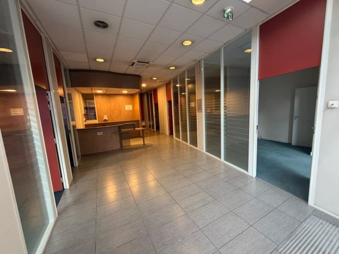 Local commercial · 190 m² · Location — photo 1